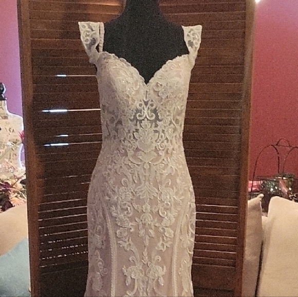 Allure Bridals Dresses & Skirts - Allure Bridals White Sheath Wedding Dress with Sweetheart Neckline